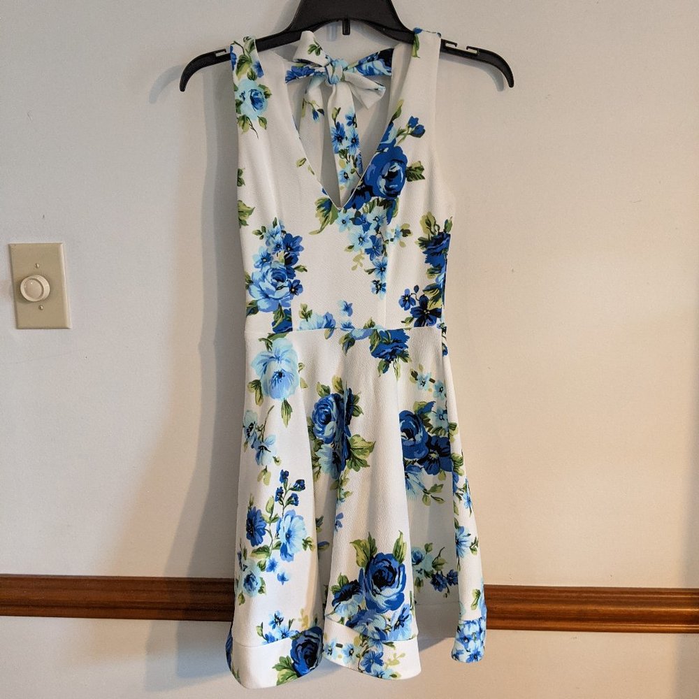 Cute blue and white mini dress size 3/4, like new condition